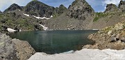 42 Eccomi al Lago Rotondo di Trona (2224 m) con le ultime chiazze di neve